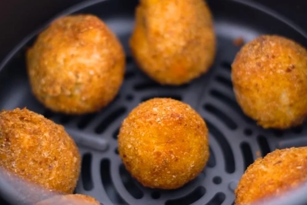 Coxinha na airfryer, receita cremosa e nutritiva Coxinha na airfryer, receita cremosa e nutritiva