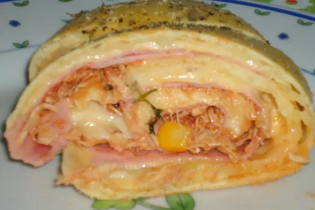 Rocambole salgado rápido e perfeito para o lanche da sua família Rocambole salgado rápido e perfeito para o lanche da sua família