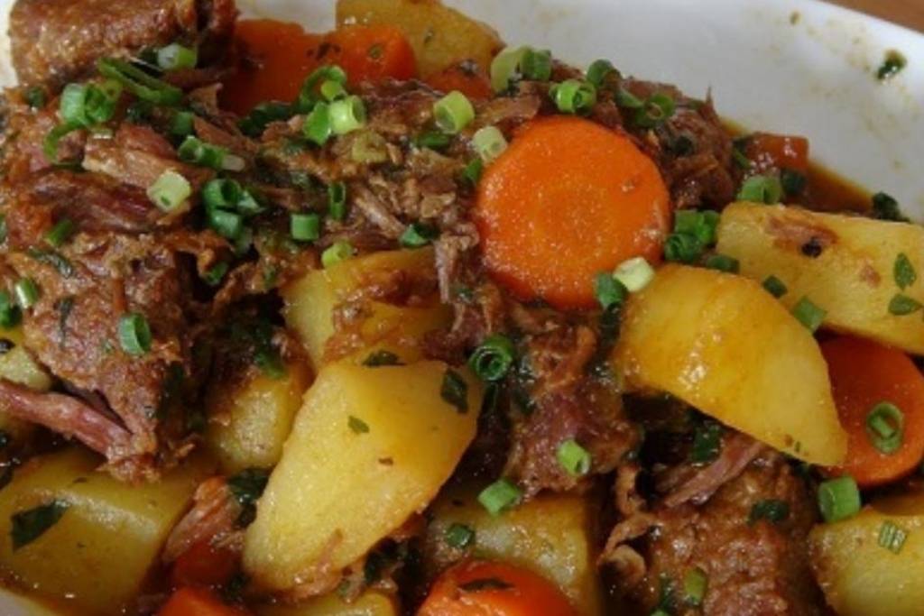 A clássica carne de panela deliciosa pro almoção de família A clássica carne de panela deliciosa pro almoção de família