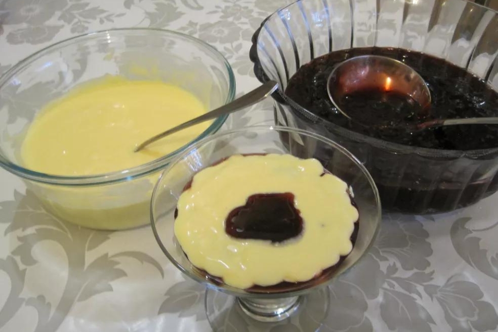 Aprenda a fazer essa clássica sobremesa de sagu de vinho com creme deliciosa Aprenda a fazer essa clássica sobremesa de sagu de vinho com creme deliciosa