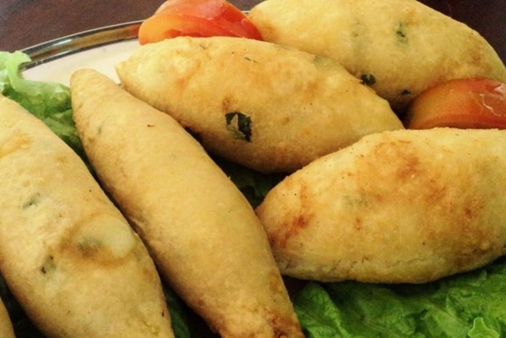 Aprenda a fazer esse delicioso bolinho de mandioca, fácil e econômico Aprenda a fazer esse delicioso bolinho de mandioca, fácil e econômico