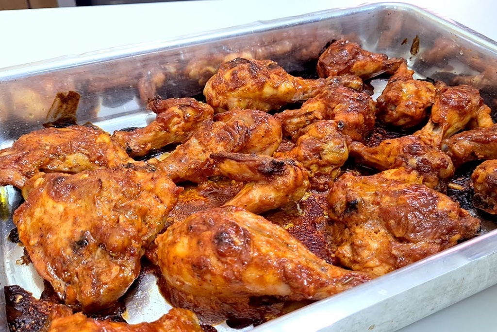 Aprenda a melhor maneira de preparar coxa de frango assada, você não vai mais fazer de outro jeito Aprenda a melhor maneira de preparar coxa de frango assada, você não vai mais fazer de outro jeito