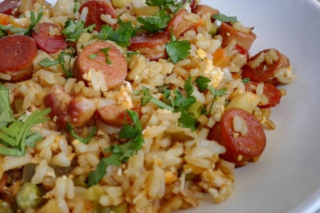 Arroz Temperado Recheado Com Azeitona Ovo e Salsicha, Delícia! Arroz Temperado Recheado Com Azeitona Ovo e Salsicha, Delícia!