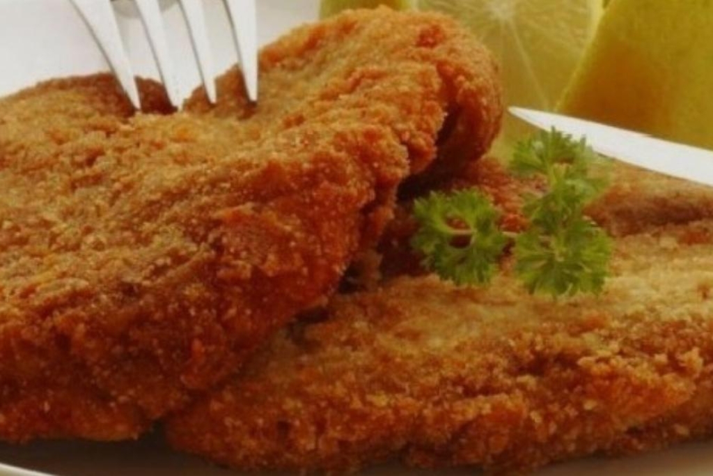 Bife à milanesa crocante e suculento Bife à milanesa crocante e suculento