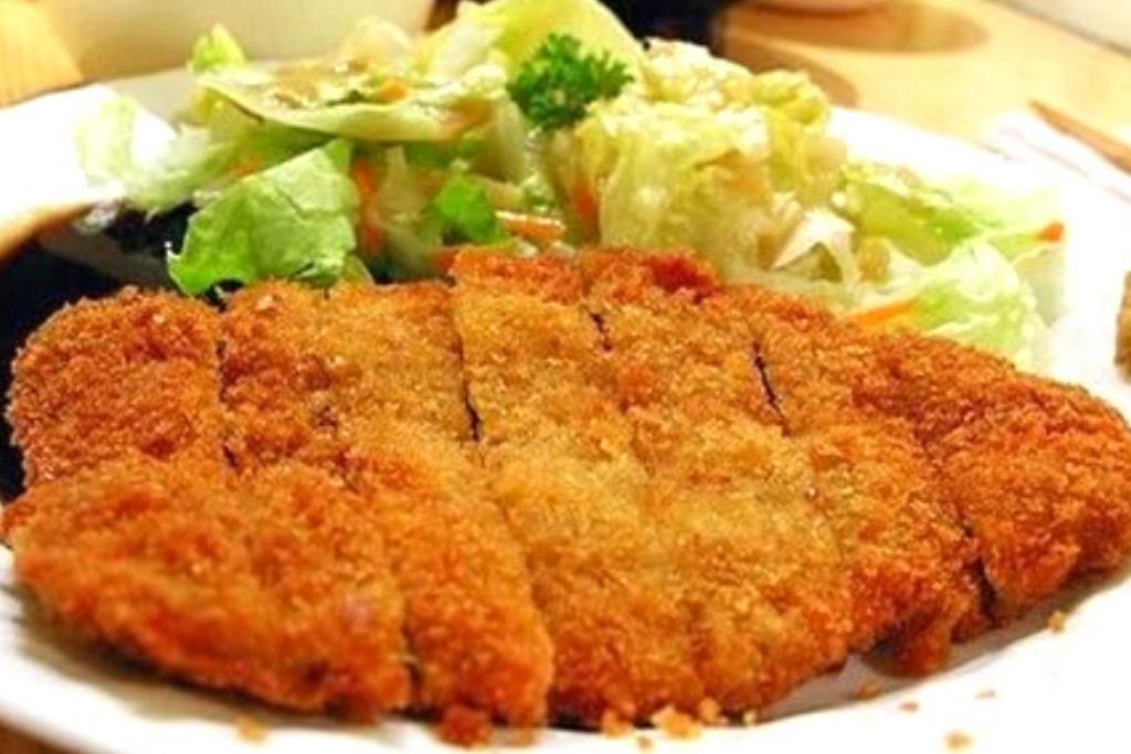 Bife à milanesa no forno, uma delícia para seu almoço rápido Bife à milanesa no forno, uma delícia para seu almoço rápido