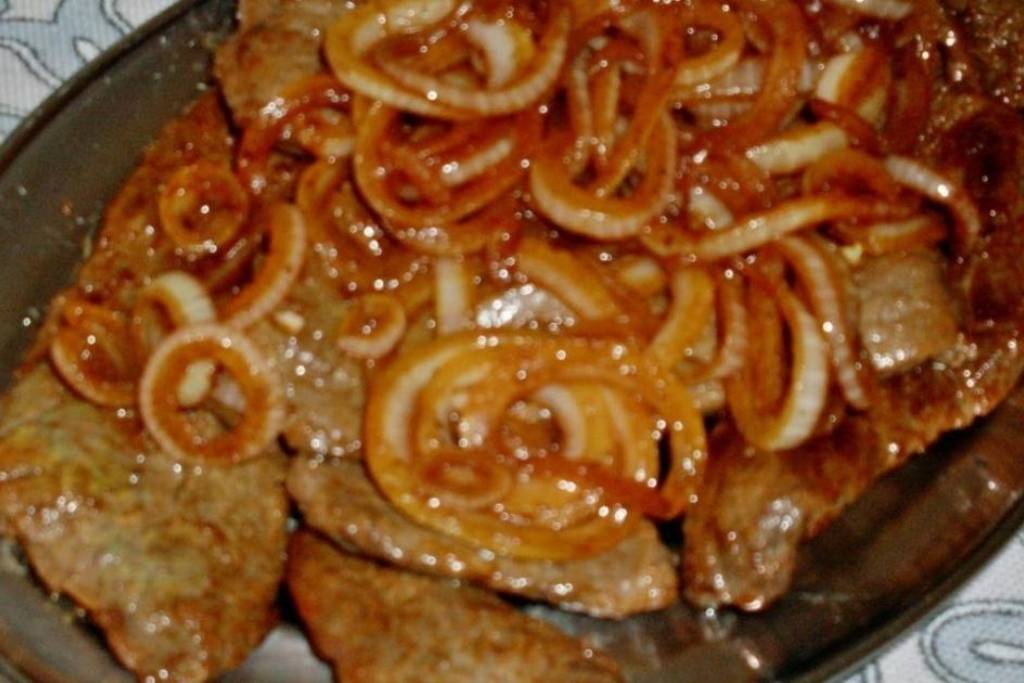 Bife de alcatra na pressão, é muito rápido e a textura fica suculenta Bife de alcatra na pressão, é muito rápido e a textura fica suculenta