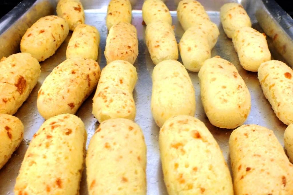 Biscoito de polvilho com queijo igual o que a vovó fazia na roça Biscoito de polvilho com queijo igual o que a vovó fazia na roça