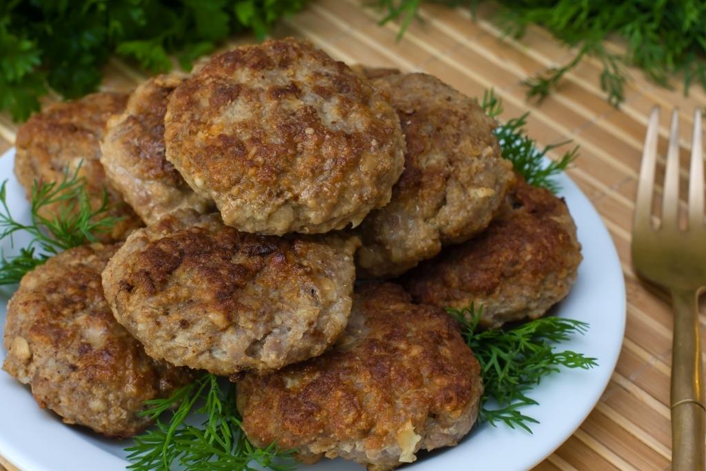 Bolinho de carne moída, ótimo pro almoço ou lanchinho de fim de tarde Bolinho de carne moída, ótimo pro almoço ou lanchinho de fim de tarde