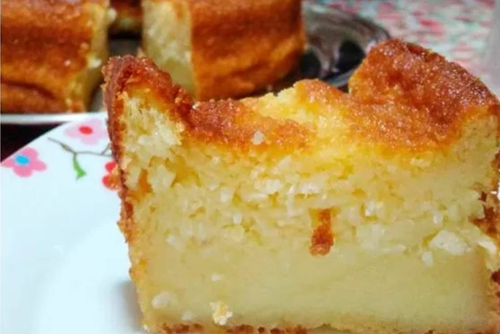 Bolo cremosa de queijadinha, é de comer rezando de tão gostoso, depois que você come não quer parar Bolo cremosa de queijadinha, é de comer rezando de tão gostoso, depois que você come não quer parar