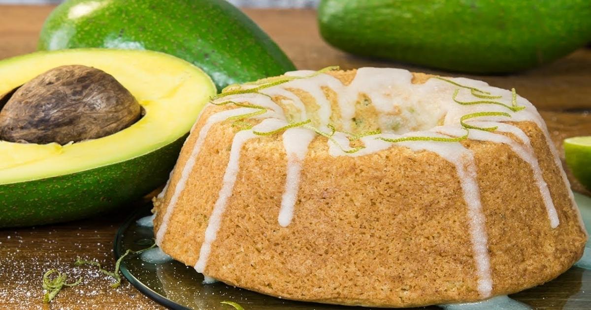 Bolo de abacate low carb, super cremoso e todos irão amar esse bolo Bolo de abacate low carb, super cremoso e todos irão amar esse bolo