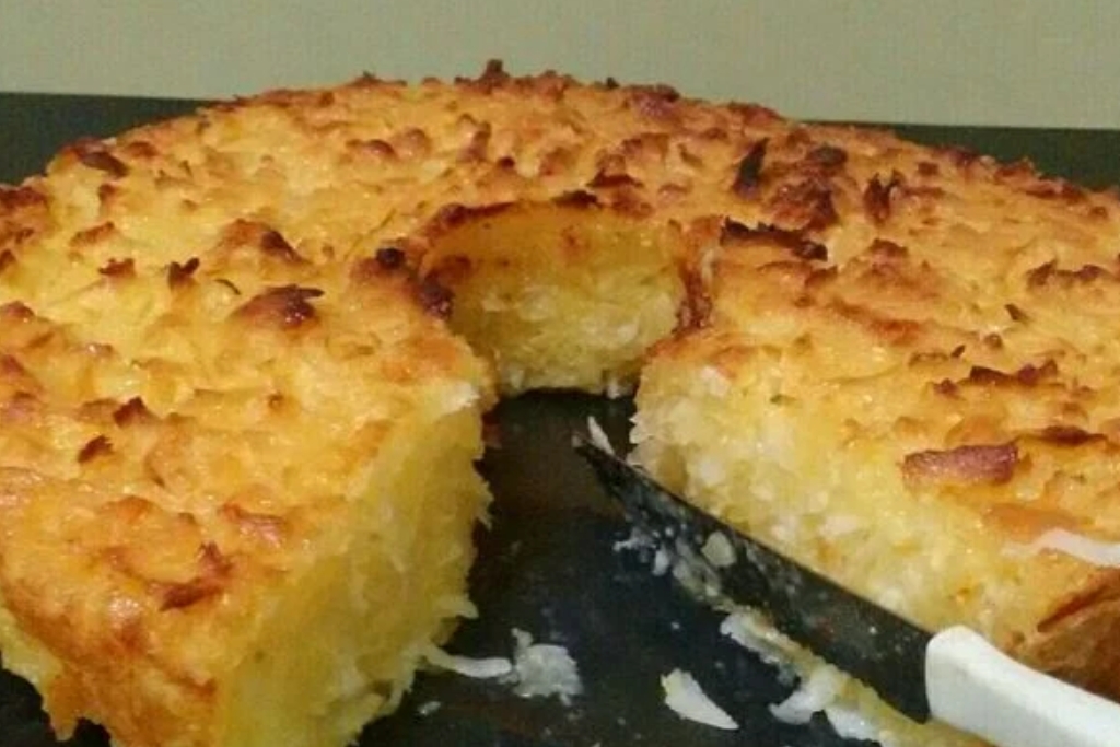 Bolo de aipim com coco delicioso, é muito fácil o preparo Bolo de aipim com coco delicioso, é muito fácil o preparo