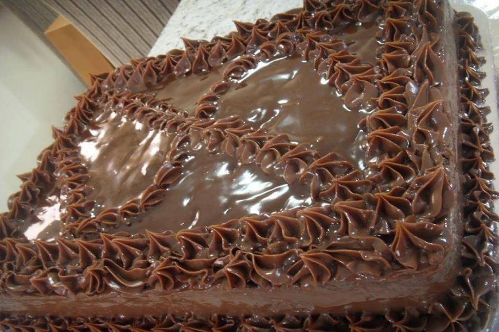 Bolo de creme alpino é muito fácil e fica espetacular Bolo de creme alpino é muito fácil e fica espetacular