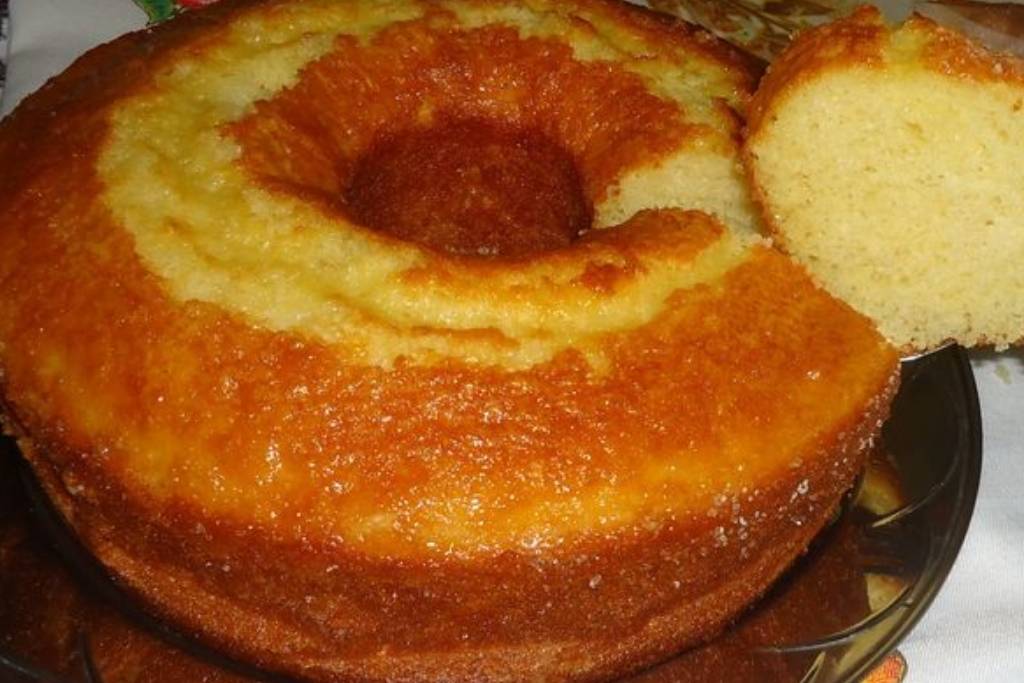 Bolo de fubá fofinho, para servir com café da manhã ou lanche da tarde Bolo de fubá fofinho, para servir com café da manhã ou lanche da tarde