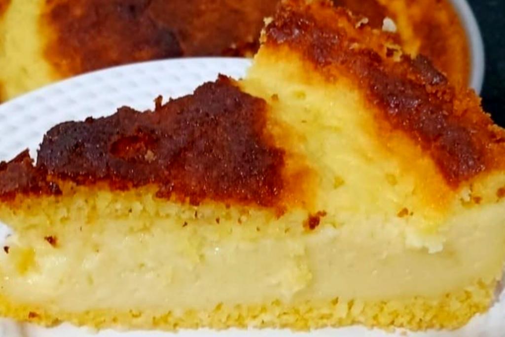 Bolo de fubá simples e cremoso, perfeito demais além da fácil de fazer Bolo de fubá simples e cremoso, perfeito demais além da fácil de fazer