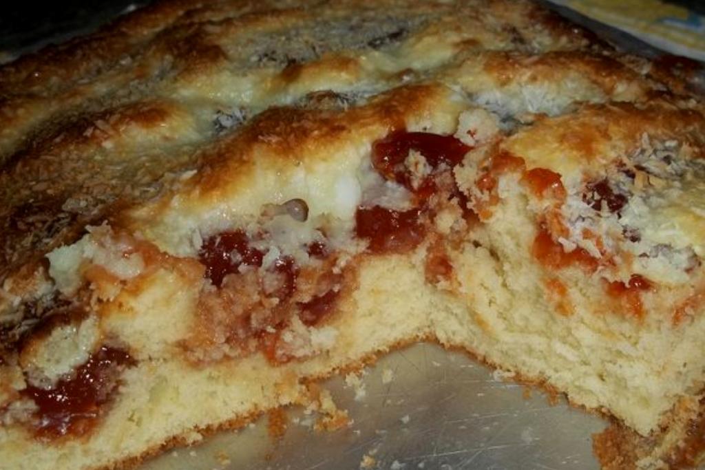 Bolo de goiabada e coco, o lanche da tarde está garantido, super fácil Bolo de goiabada e coco, o lanche da tarde está garantido, super fácil