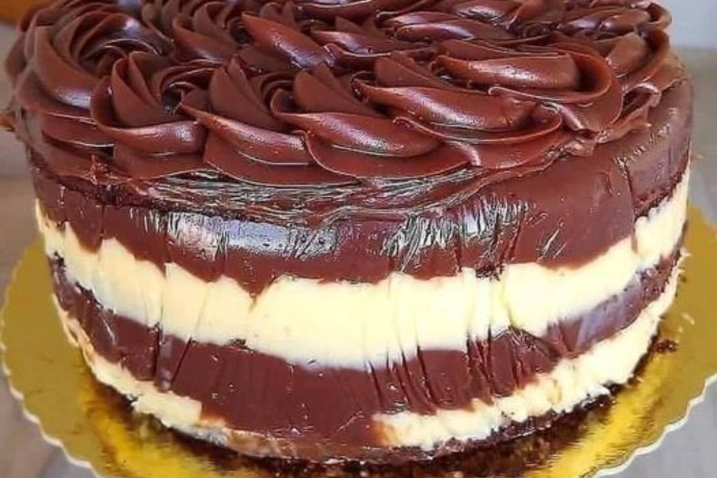 Bolo de leite ninho com recheio de brigadeiro, a união da massa super fofinha e um recheio maravilhoso Bolo de leite ninho com recheio de brigadeiro, a união da massa super fofinha e um recheio maravilhoso