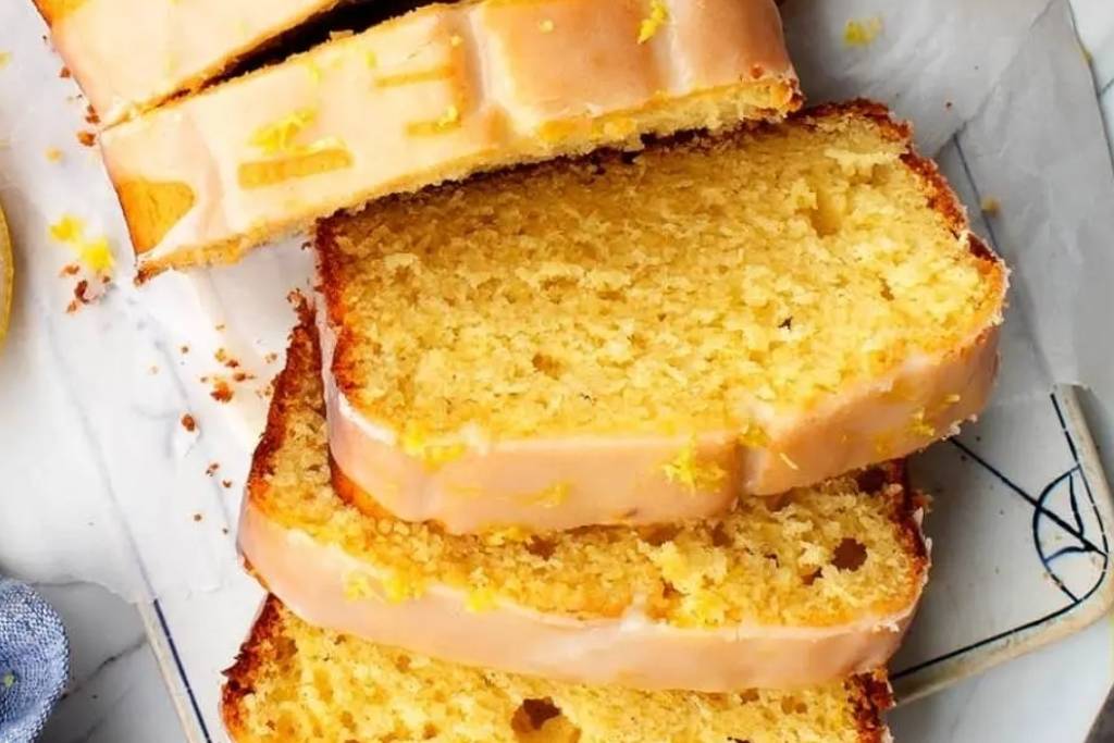 Bolo de limão com iogurte, com certeza vai fazer sucesso total, faça agora mesmo Bolo de limão com iogurte, com certeza vai fazer sucesso total, faça agora mesmo