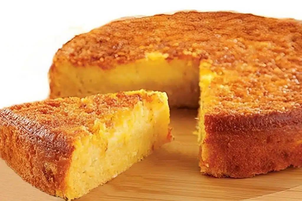 Bolo de milho com queijo, um bolo cremoso com sabor da fazenda uma delícia para seu café ou lanche Bolo de milho com queijo, um bolo cremoso com sabor da fazenda uma delícia para seu café ou lanche