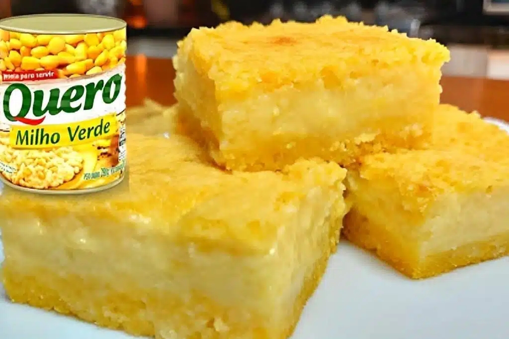 Bolo de milho cremoso feito com milho em lata, muito fácil de preparar e fica pronto rapidinho Bolo de milho cremoso feito com milho em lata, muito fácil de preparar e fica pronto rapidinho