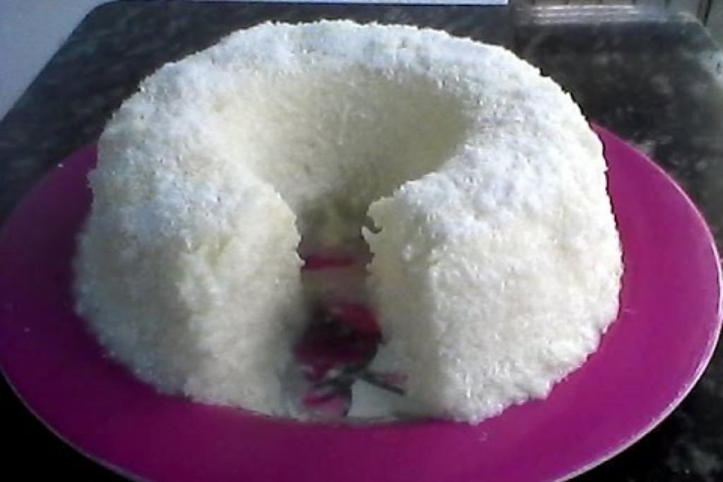 Bolo de tapioca que não vai ao forno com uma textura incrível e o sabor maravilhoso Bolo de tapioca que não vai ao forno com uma textura incrível e o sabor maravilhoso