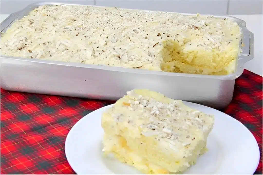 Bolo gelado de abacaxi, além de ser uma delícia, é uma ótima opção para ser servida num lanche da tarde Bolo gelado de abacaxi, além de ser uma delícia, é uma ótima opção para ser servida num lanche da tarde