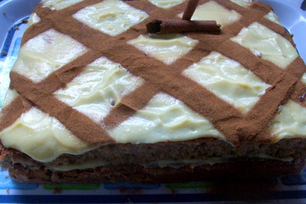 Bolo indiano de padaria, com um creme delicioso acompanhando uma massa fofinha Bolo indiano de padaria, com um creme delicioso acompanhando uma massa fofinha