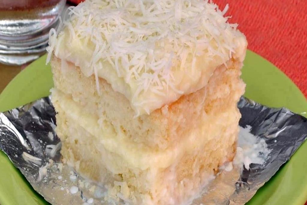 Bolo molhadinho de coco faça agora mesmo para servi como sobremesa Bolo molhadinho de coco faça agora mesmo para servi como sobremesa