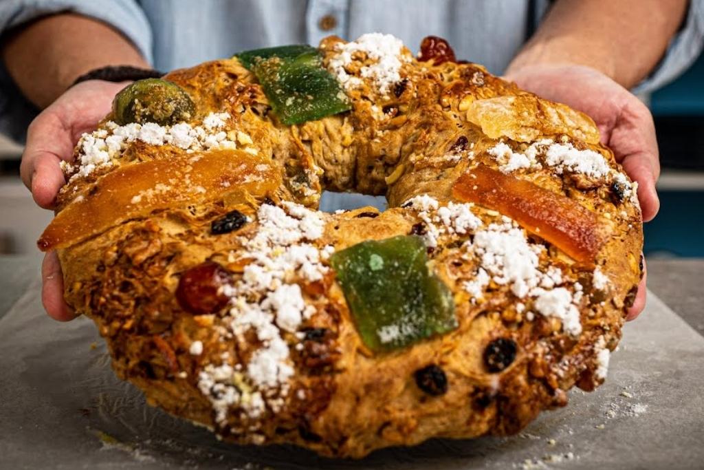 Bolo rei fofinho e delicioso, especialmente para sua ceia de natal ficar completa Bolo rei fofinho e delicioso, especialmente para sua ceia de natal ficar completa