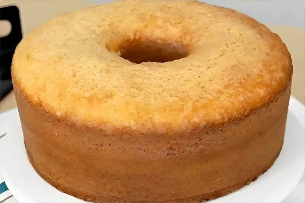 Bolo simples da vovó, um bolo perfeito para comer tomando café com leite Bolo simples da vovó, um bolo perfeito para comer tomando café com leite