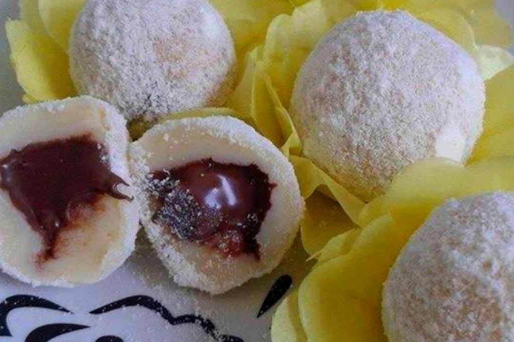 Brigadeiro de leite ninho recheado de nutella, essa combinação é perfeita Brigadeiro de leite ninho recheado de nutella, essa combinação é perfeita