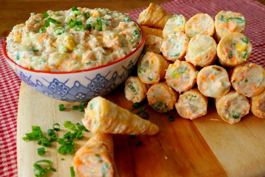 Canudinhos de atum e maionese, rápido, prático e delicioso Canudinhos de atum e maionese, rápido, prático e delicioso