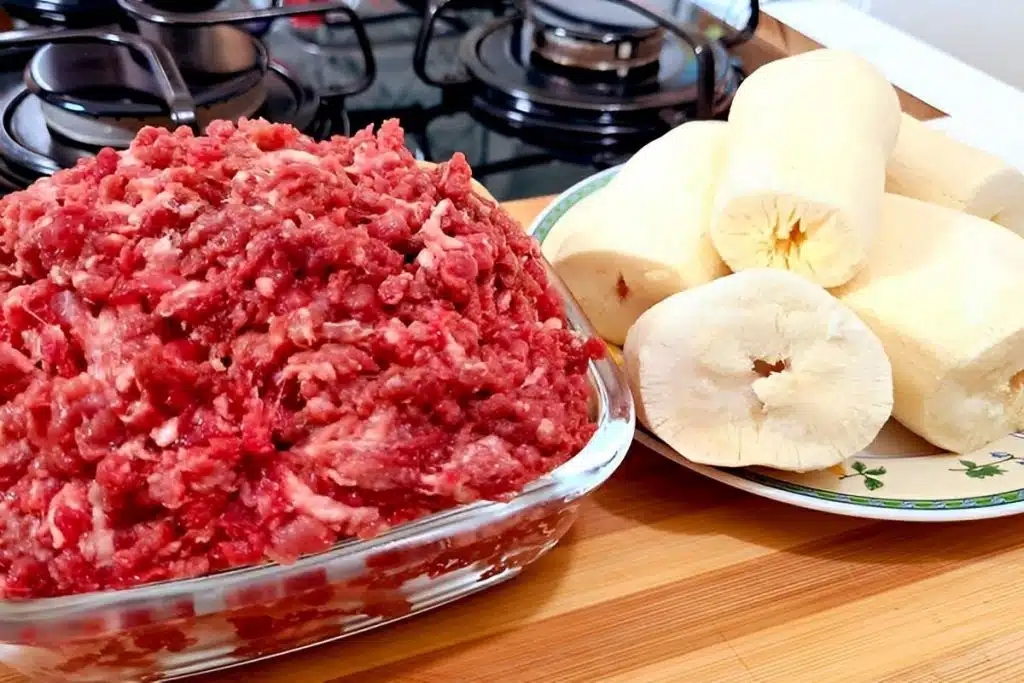 Carne moída com aipim uma combinação deliciosa e também muito nutritiva Carne moída com aipim uma combinação deliciosa e também muito nutritiva