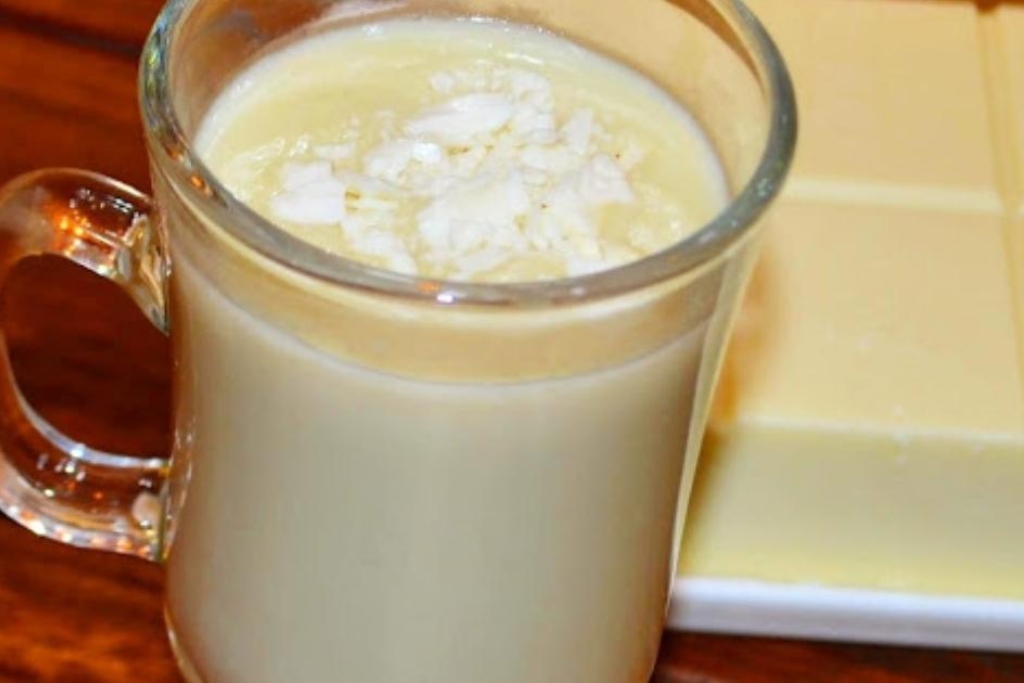 Chocolate quente branco cremoso, perfeita pra aquecer e adocicar os dias frios! Chocolate quente branco cremoso, perfeita pra aquecer e adocicar os dias frios!