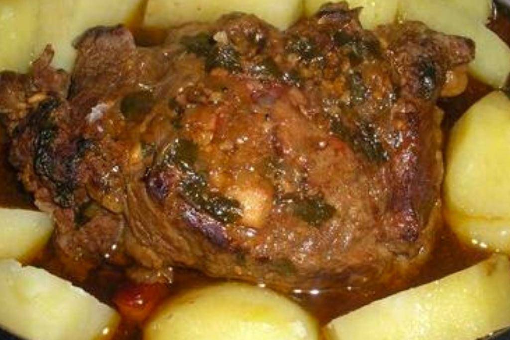 Contra filé com molho de cerveja ao forno, suculenta para beber uma junto Contra filé com molho de cerveja ao forno, suculenta para beber uma junto