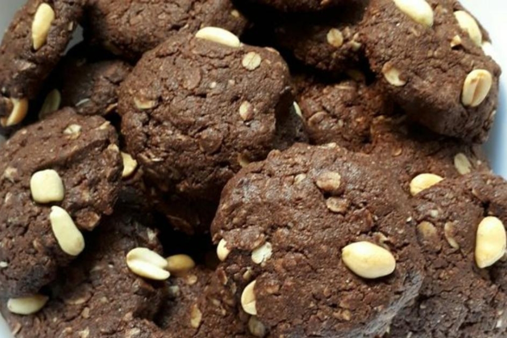 Cookie integral de chocolate saudável e muito gostoso, pra comer sem culpa Cookie integral de chocolate saudável e muito gostoso, pra comer sem culpa