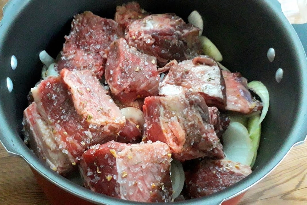 Costela na pressão com sal grosso ela fica saborosíssima e o cheiro vai perfumar a sua cozinha Costela na pressão com sal grosso ela fica saborosíssima e o cheiro vai perfumar a sua cozinha