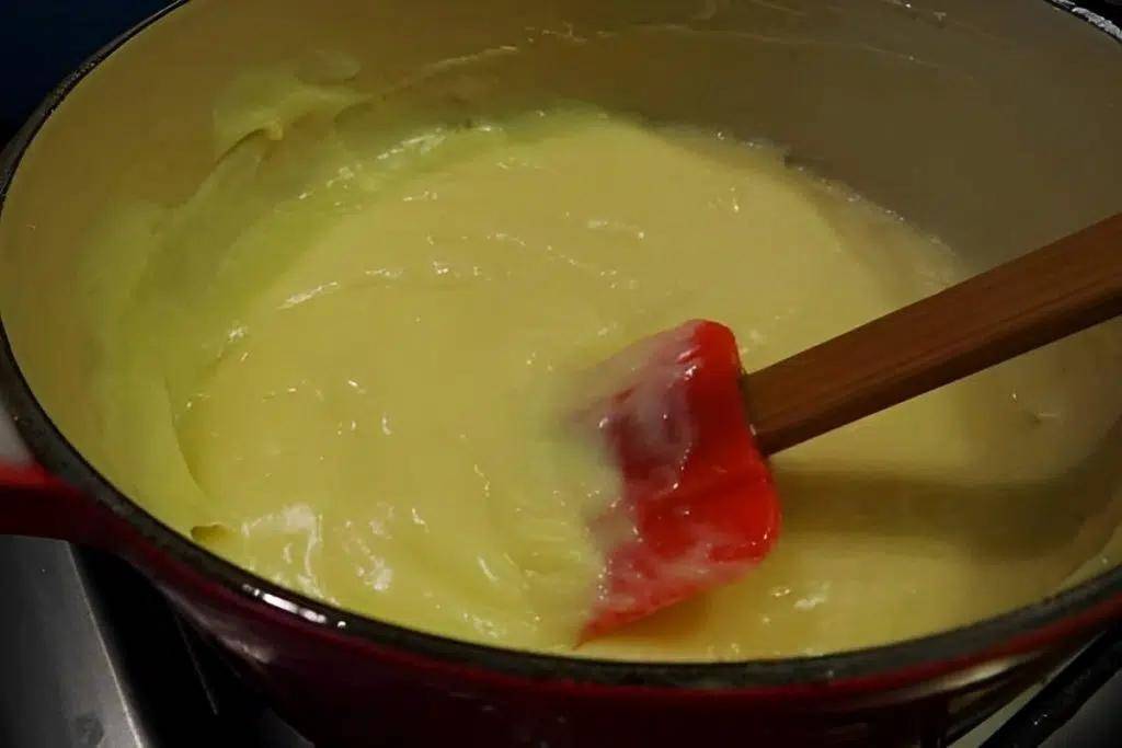 Creme belga é extremamente saboroso, para rechear seus bolos ou ate mesmo comer como sobremesa Creme belga é extremamente saboroso, para rechear seus bolos ou ate mesmo comer como sobremesa