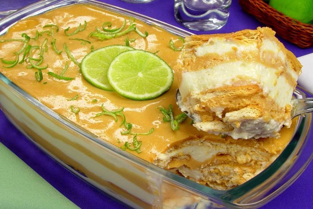 Pavê de limão que a minha mãe faz todo domingo, essa é a melhor hora do dia! Pavê de limão que a minha mãe faz todo domingo, essa é a melhor hora do dia!