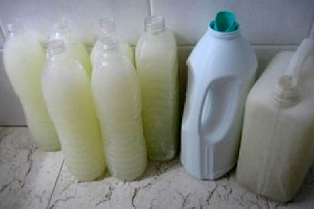 Detergente caseiro que rende muito, com ingredientes que tem na sua casa Detergente caseiro que rende muito, com ingredientes que tem na sua casa