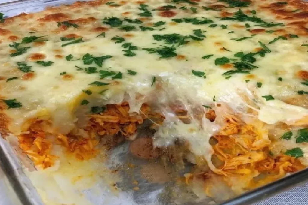 Escondidinho de Frango a opção mais gostosa para ser servida num almoço ou num jantar Escondidinho de Frango a opção mais gostosa para ser servida num almoço ou num jantar