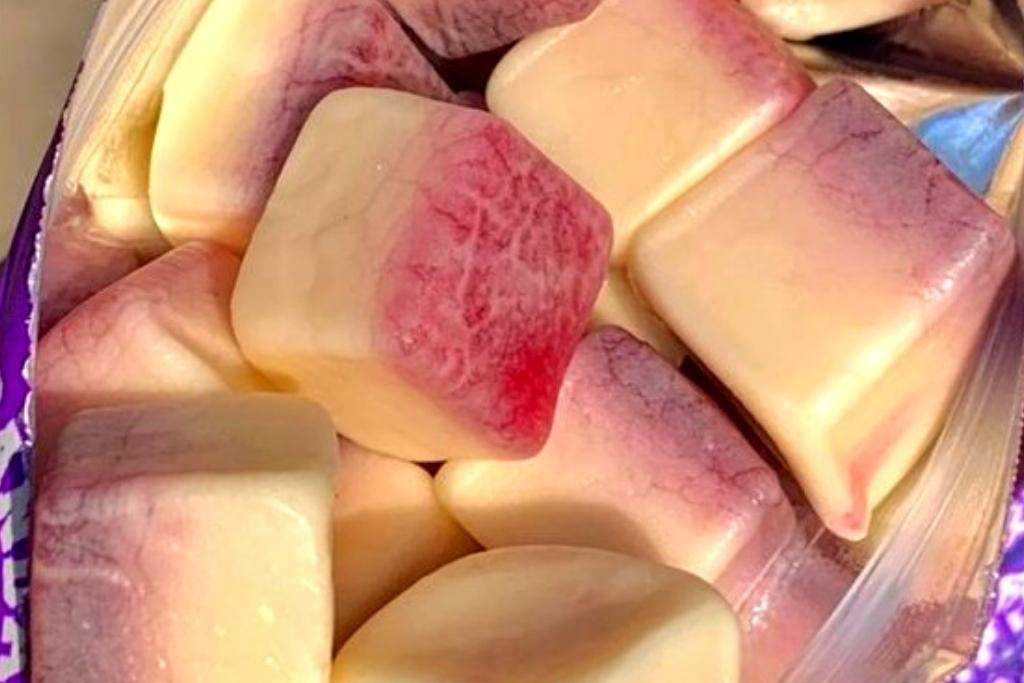 Eu faço uns 5 baldes todo ano dessa bala pra levar pra ceia de natal, é rapidinho e só uso leite condensado, todo mundo ama Eu faço uns 5 baldes todo ano dessa bala pra levar pra ceia de natal, é rapidinho e só uso leite condensado, todo mundo ama