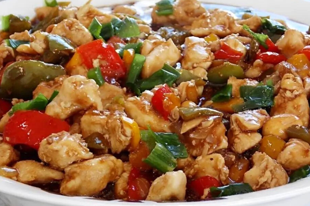 Frango xadrez caseiro, igual dos restaurantes chineses famosos Frango xadrez caseiro, igual dos restaurantes chineses famosos