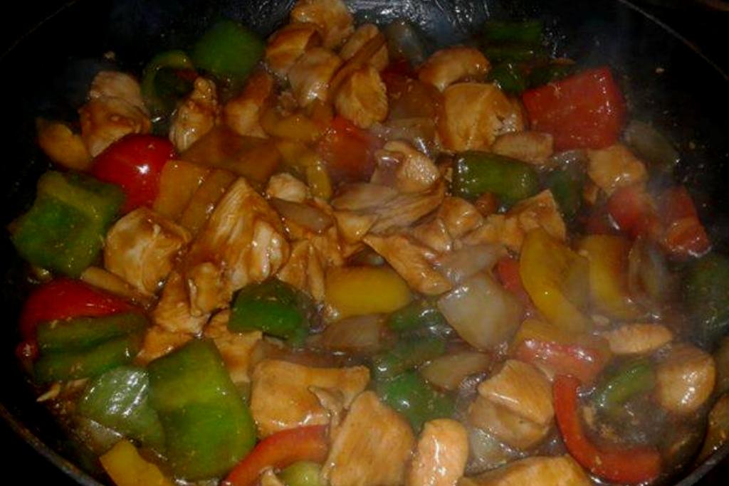 Frango xadrez fácil, faça que fica igual daquele restaurante chinês Frango xadrez fácil, faça que fica igual daquele restaurante chinês