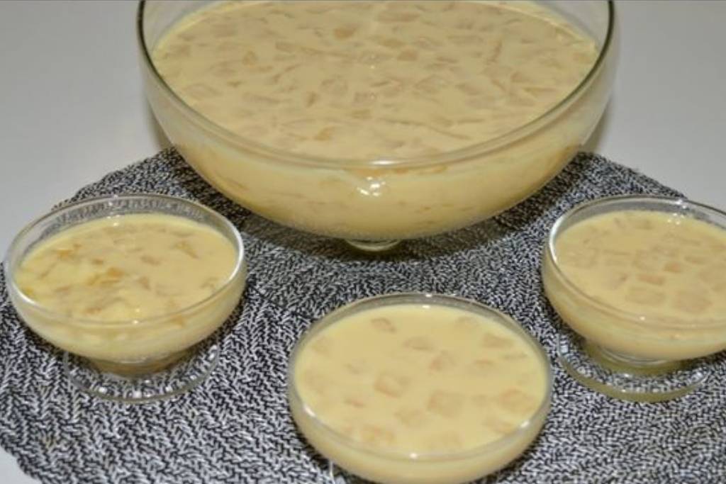 Geladão de abacaxi uma sobremesa simples que fica pronta em minutos perfeita Geladão de abacaxi uma sobremesa simples que fica pronta em minutos perfeita