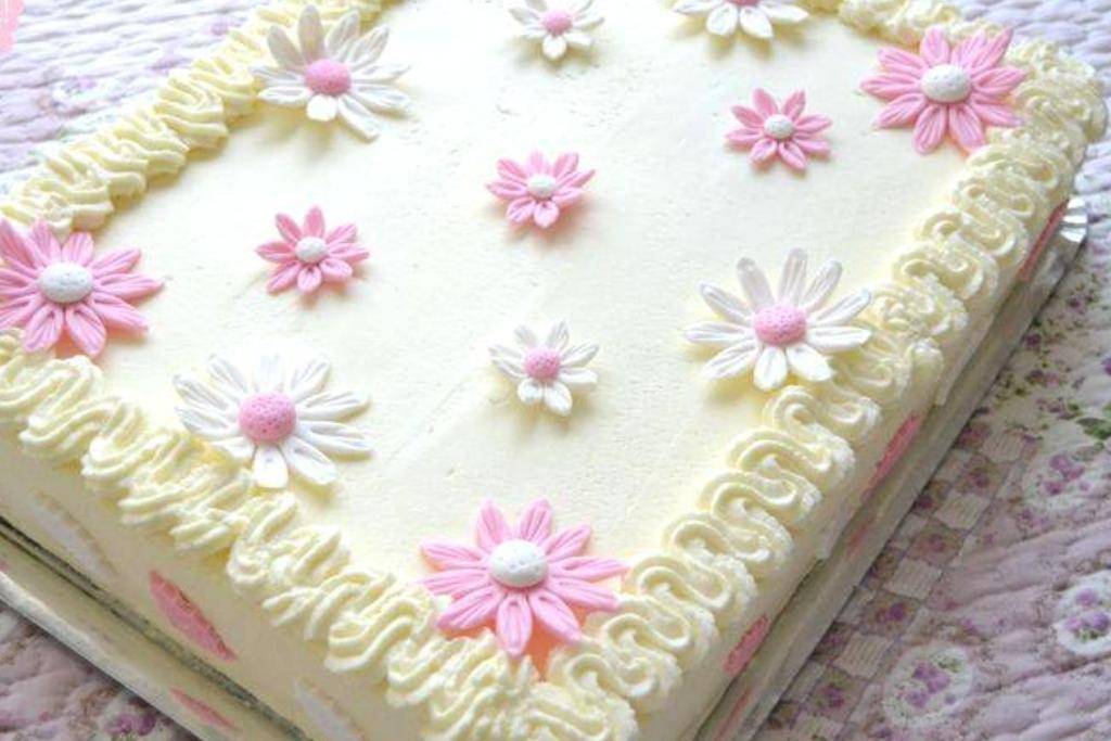 Glacê de leite condensado trufado, para você arrasar nos bolos de aniversários Glacê de leite condensado trufado, para você arrasar nos bolos de aniversários