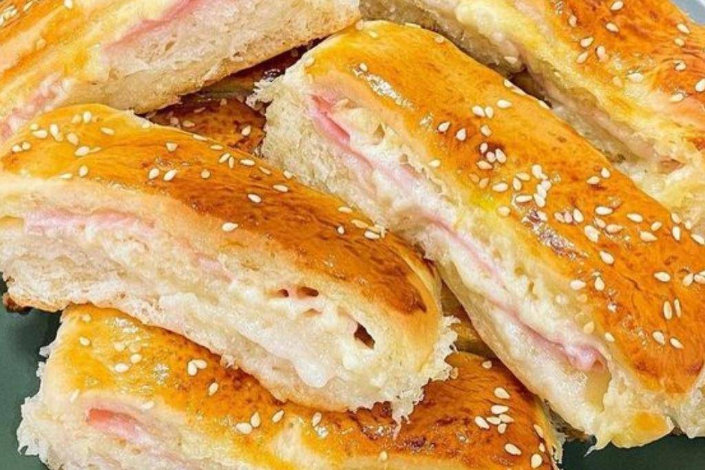 Joelho ou enroladinho de presunto e queijo é muito simples, mas tem alguns segredinhos