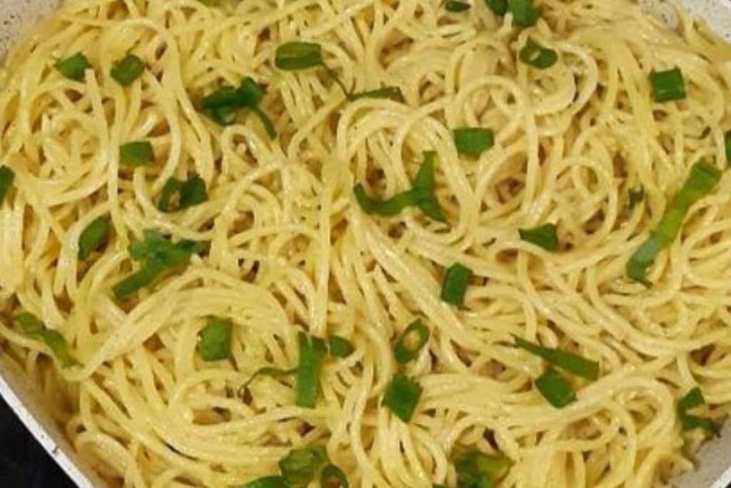 Macarrão alho e óleo premiado de restaurante Macarrão alho e óleo premiado de restaurante