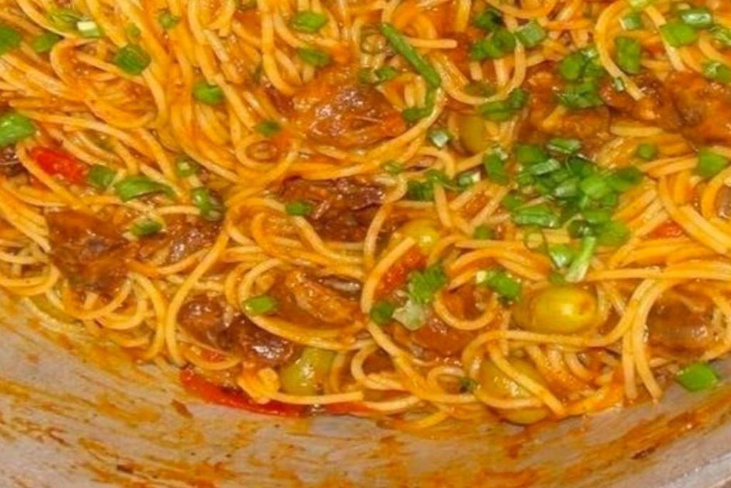 Macarrão com carne moída tradicional e deliciosa