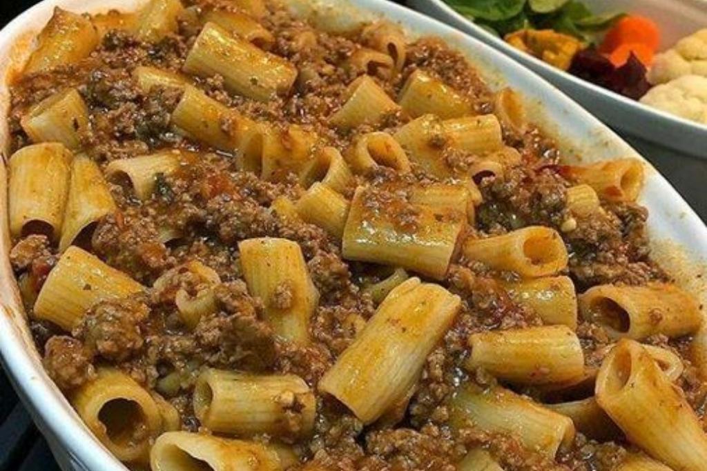Macarronada de carne moída, uma refeição pra ninguém botar defeito Macarronada de carne moída, uma refeição pra ninguém botar defeito