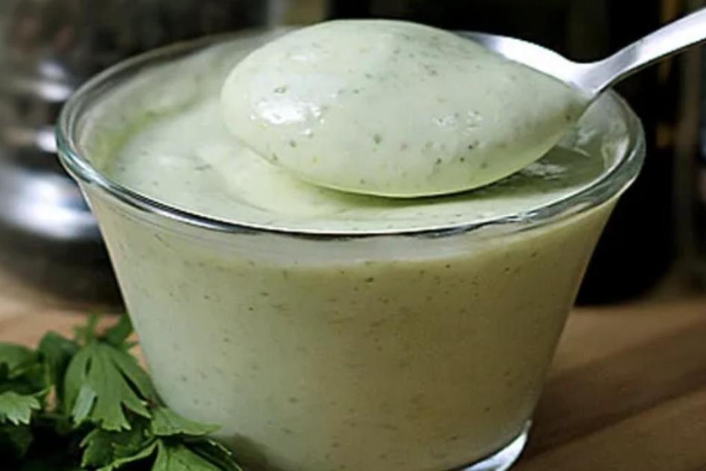 Maionese verde de lanchonete, fica com aquele sabor indiscutível Maionese verde de lanchonete, fica com aquele sabor indiscutível